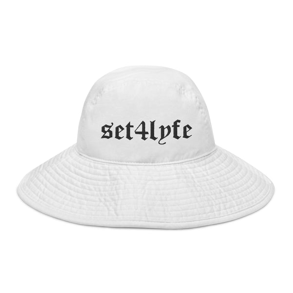 LOW KEY WIDE BRIM WHITE BUCKET HAT